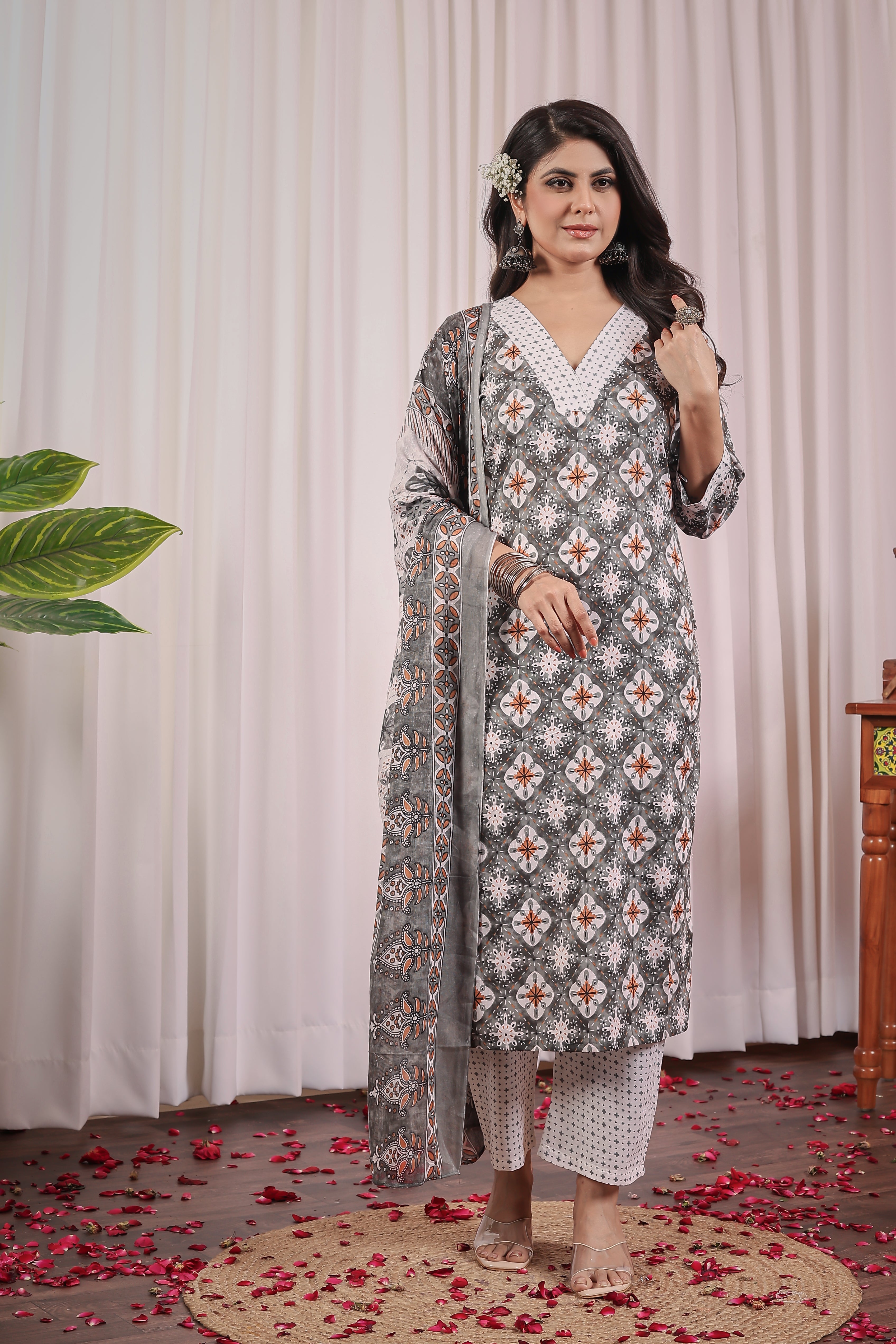 ANVERI TEXTILE COTTON V NECK THREE FOURTH SLEEVE THREE PIECE