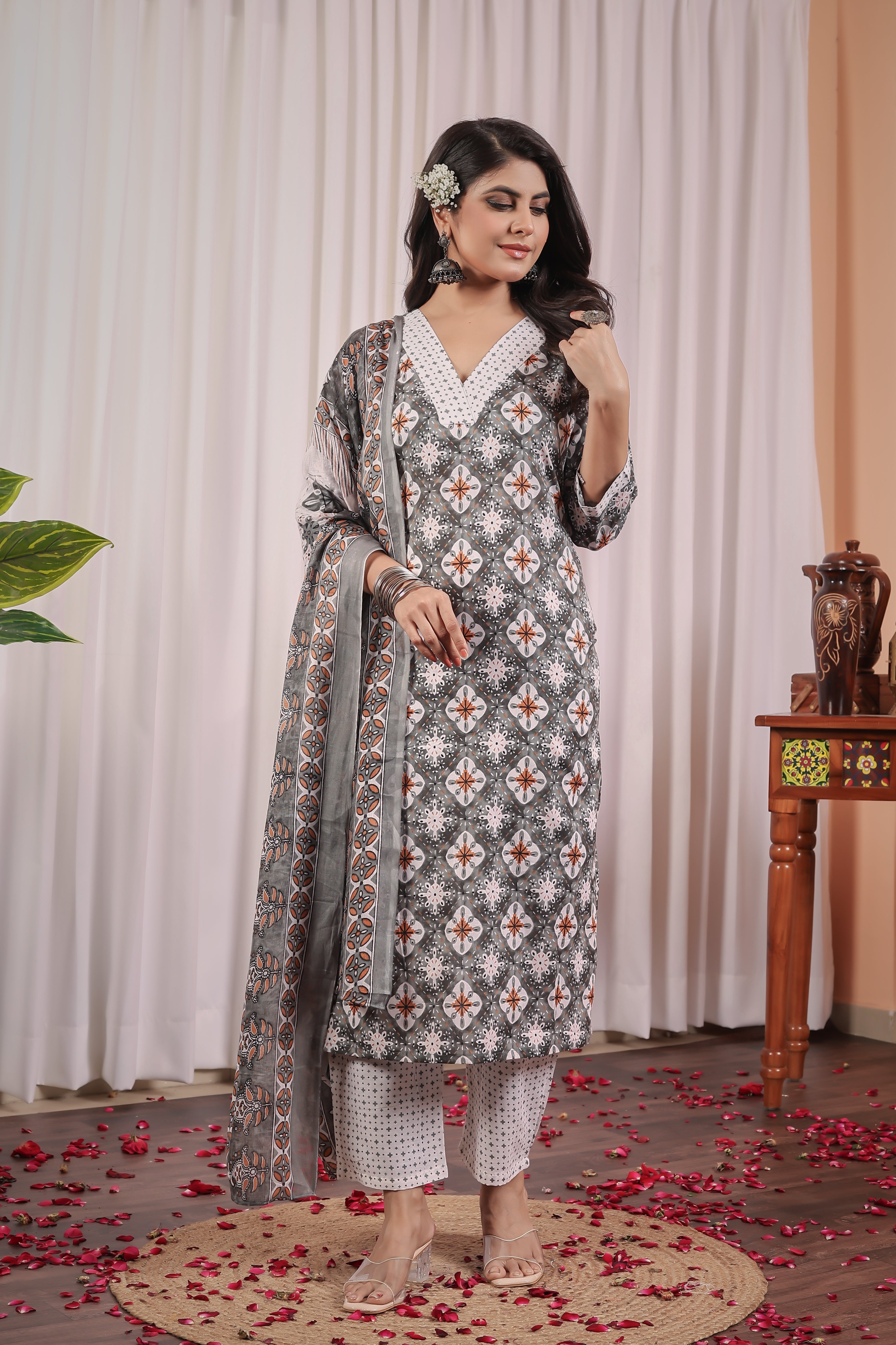 ANVERI TEXTILE COTTON V NECK THREE FOURTH SLEEVE THREE PIECE