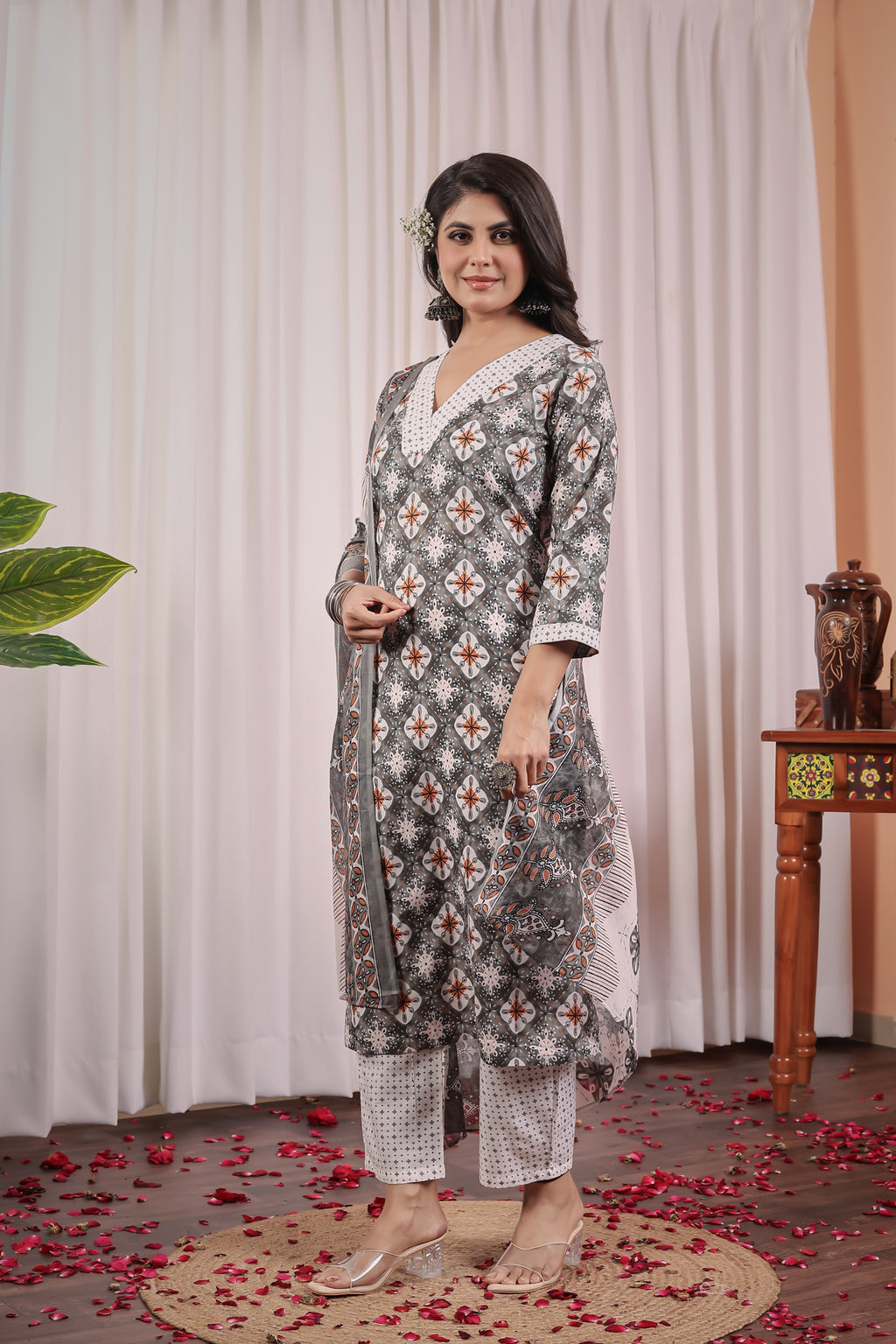 ANVERI TEXTILE COTTON V NECK THREE FOURTH SLEEVE THREE PIECE