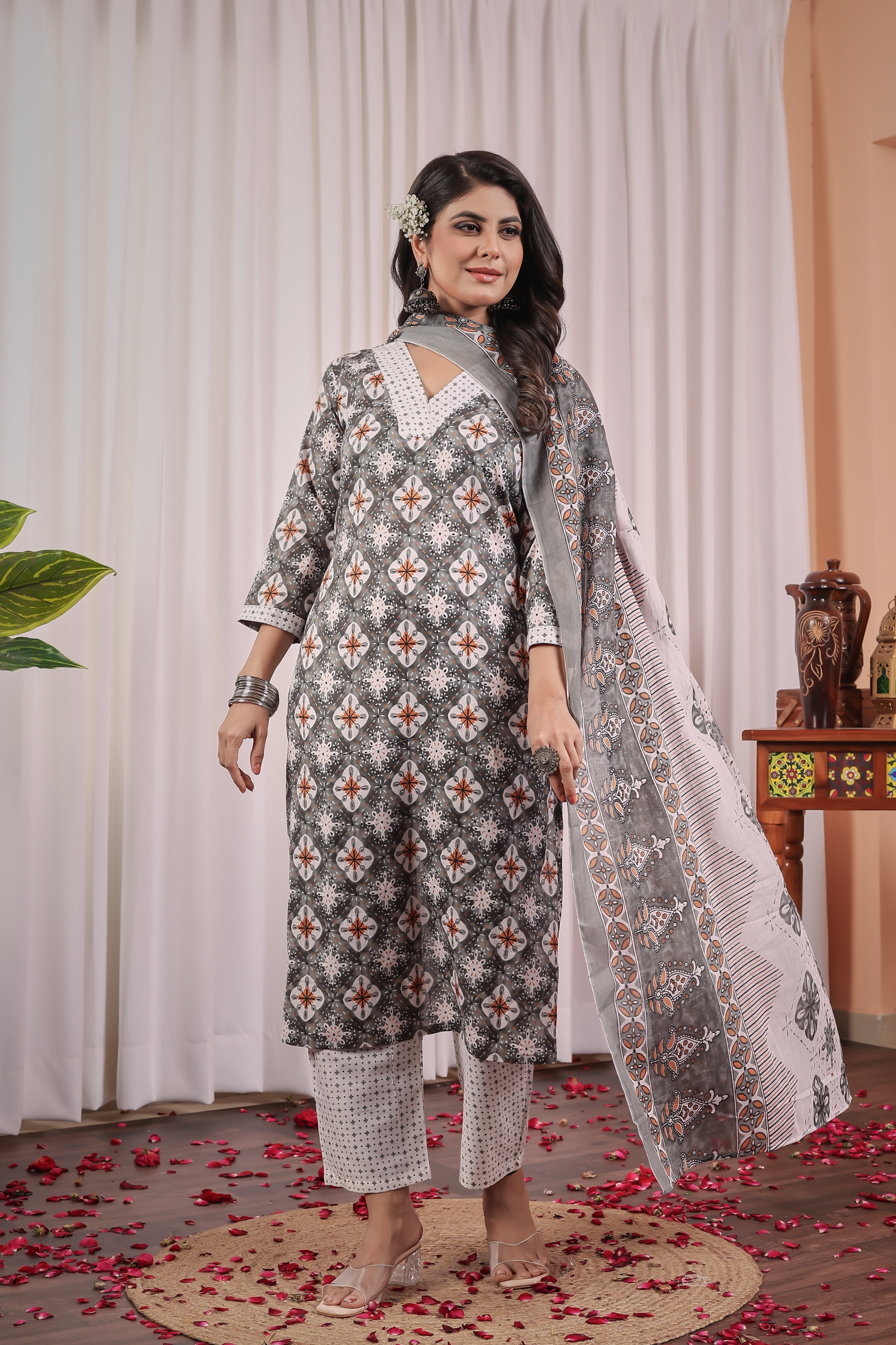 ANVERI TEXTILE COTTON V NECK THREE FOURTH SLEEVE THREE PIECE