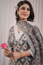 ANVERI TEXTILE COTTON V NECK THREE FOURTH SLEEVE THREE PIECE
